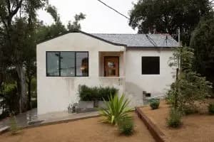 2121 Clifford St image 2