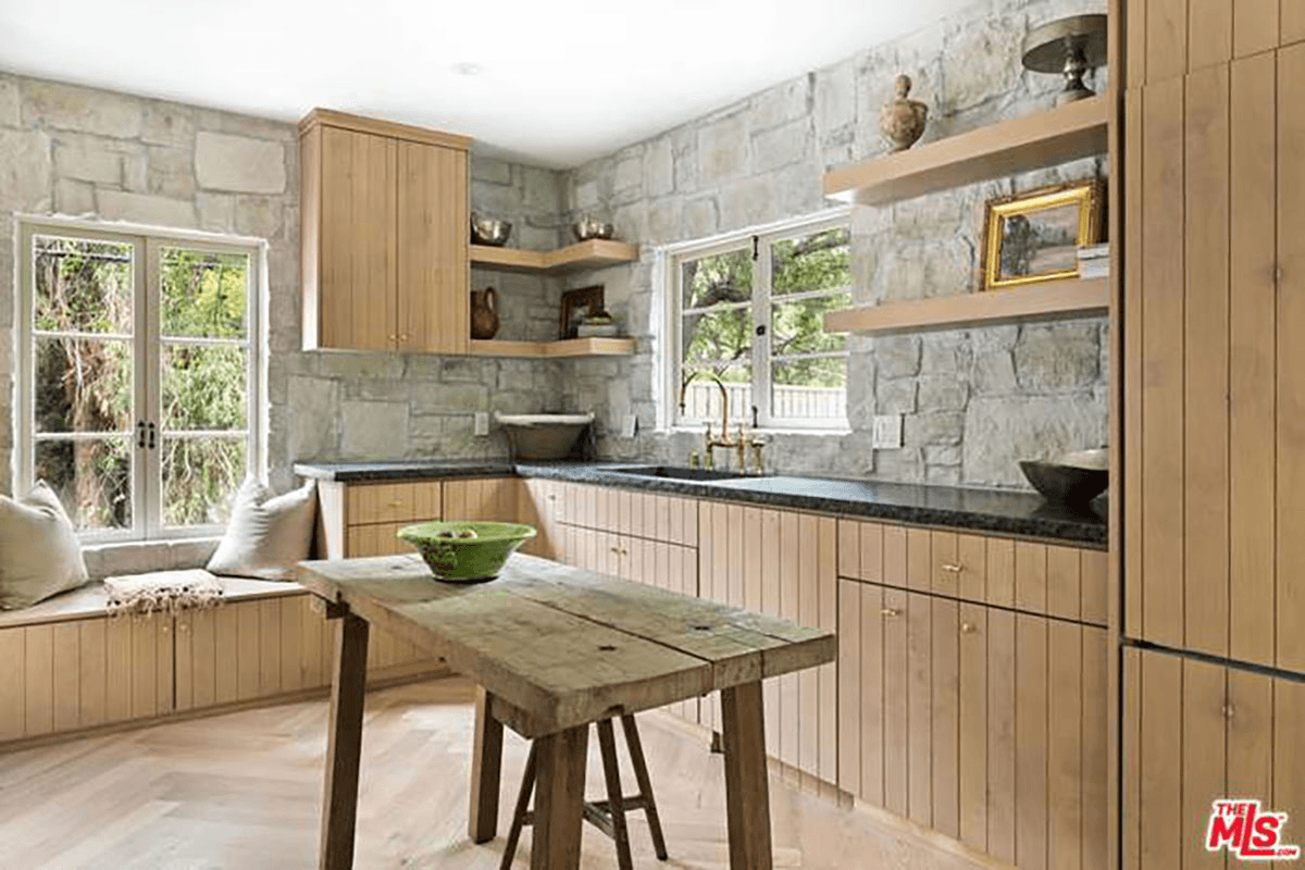 2456 Hidalgo Ave image 2