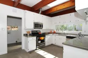 5048 Ladd Ave image 9