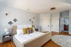 5346 Aldama St image 8